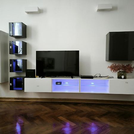 Konzul -Top Apartment, Strict Center, Parking โอซีเยก ภายนอก รูปภาพ