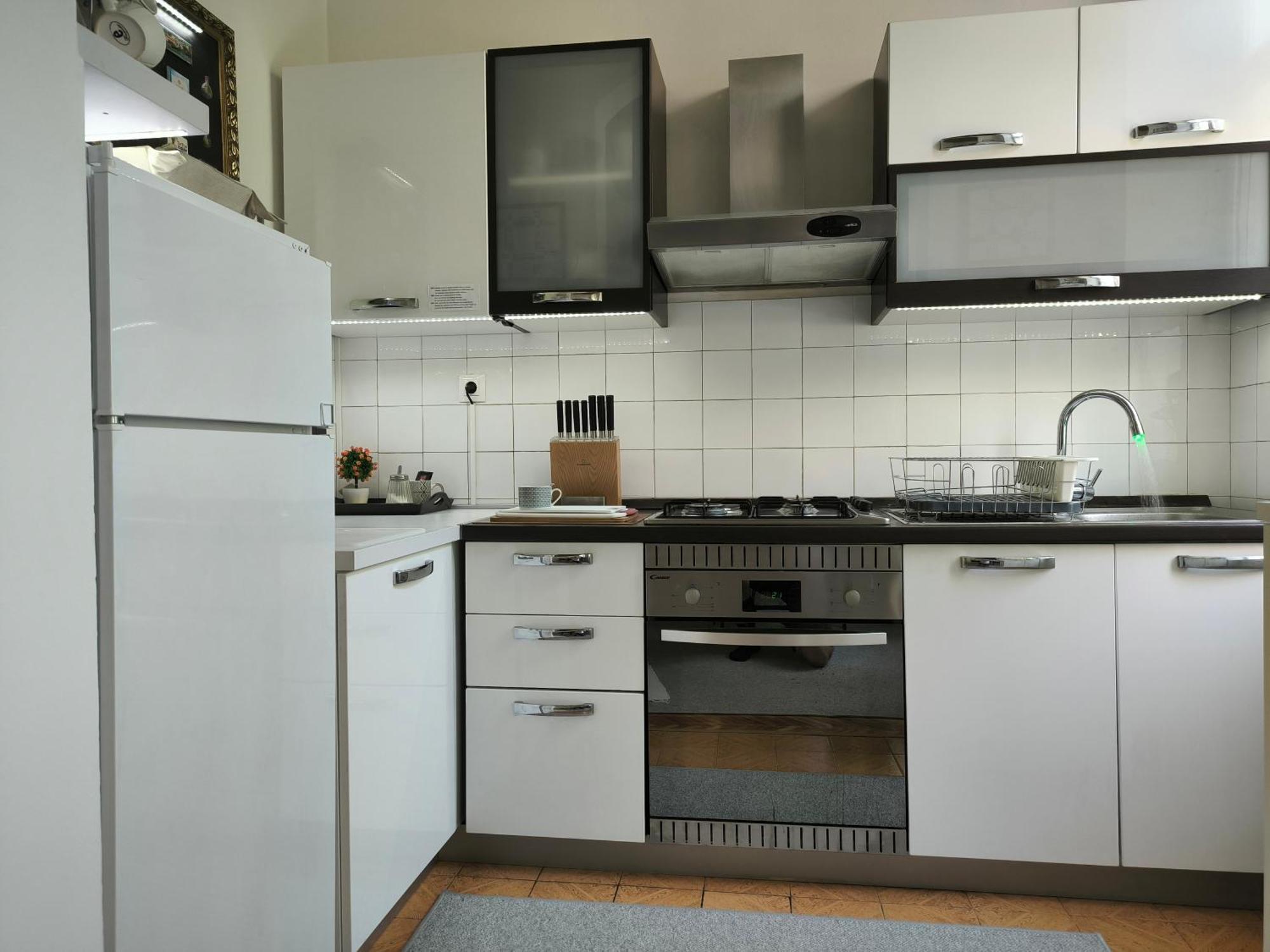 Konzul -Top Apartment, Strict Center, Parking โอซีเยก ภายนอก รูปภาพ